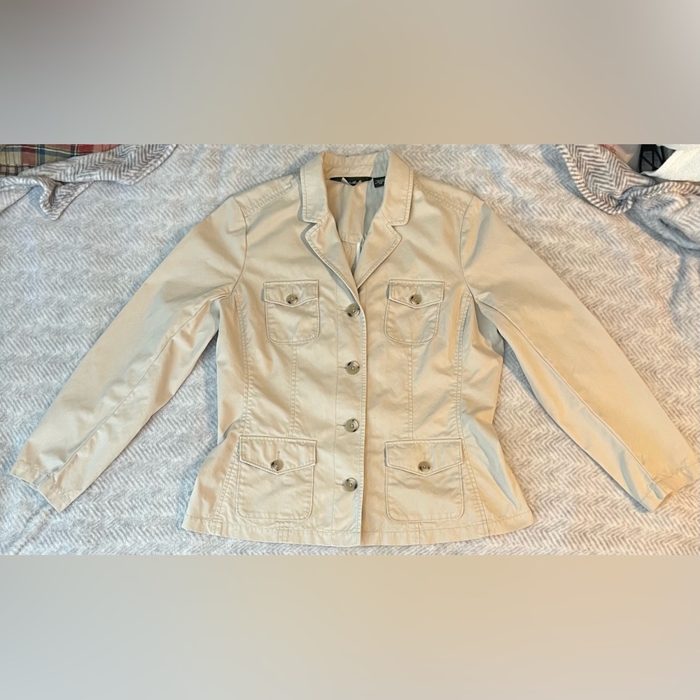 Eddie Bauer Women's Utility Jacket in Tan - Picture 3 of 8